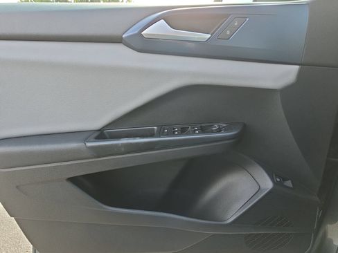Certified 2022 Volkswagen Taos SE FWD image 25