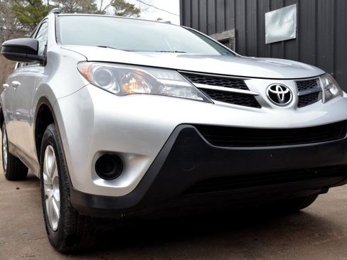 Used 2015 Toyota RAV4 LE image 3