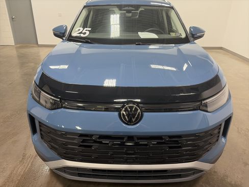 Certified 2025 Volkswagen Tiguan SE AWD/4WD image 37
