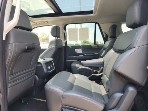 Used 2025 Ford Expedition Max Active AWD/4WD image 29