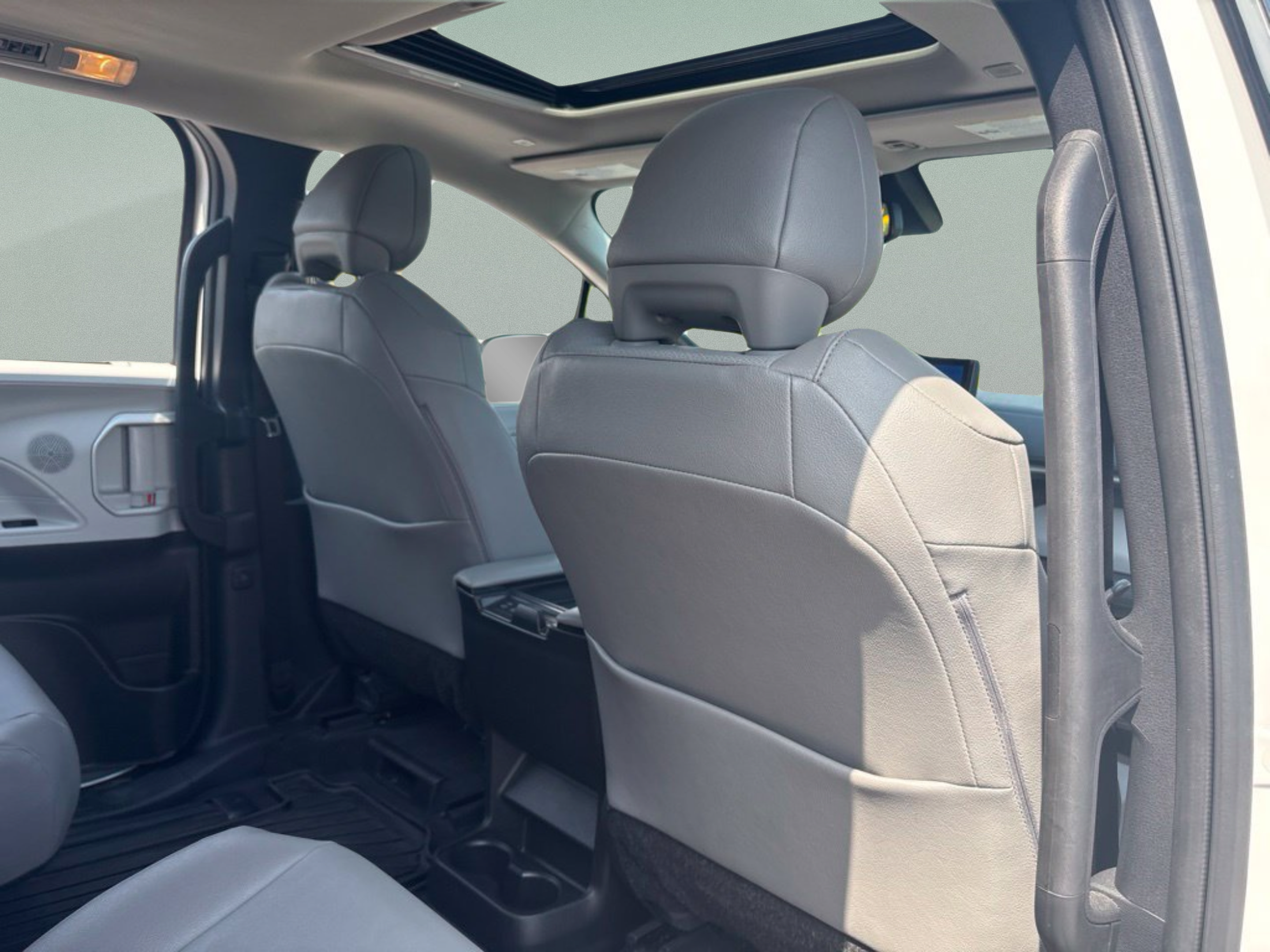 Certified 2026 Toyota Sienna XLE FWD image 27