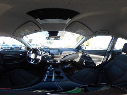 Used 2024 Nissan Altima 2.5 SV image 42