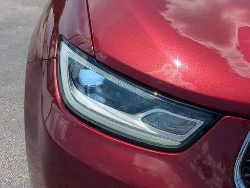 Used 2023 Chrysler Pacifica Touring-L FWD image 10