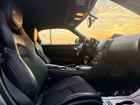 Used 2014 Nissan 370Z Touring RWD image 24