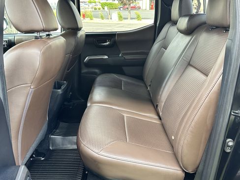 Used 2019 Toyota Tacoma Limited AWD/4WD image 19