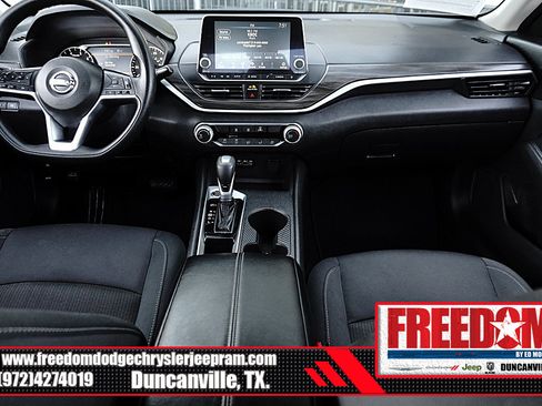 Used 2025 Nissan Altima 2.5 SV FWD image 11