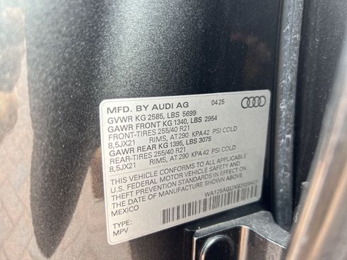 Used 2025 Audi SQ5 Premium Plus AWD/4WD image 34