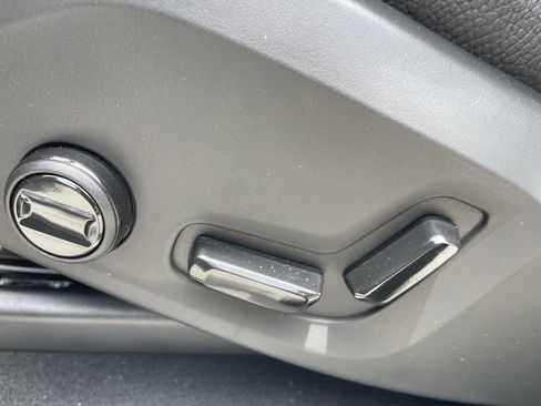 Used 2025 Volvo XC90 B6 Plus image 12