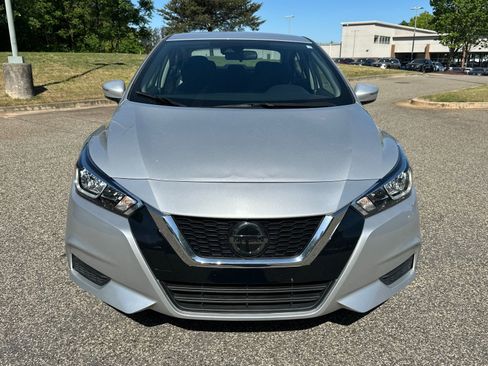Used 2021 Nissan Versa SV FWD image 2