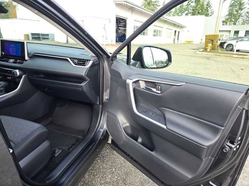 Used 2025 Toyota RAV4 XLE image 10