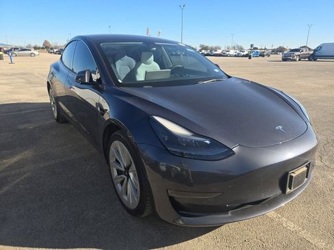 Used 2022 Tesla Model 3 image 3