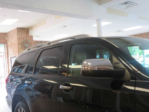 Used 2020 Toyota Sequoia Limited w/ Safety & Convenience Package AWD/4WD image 77
