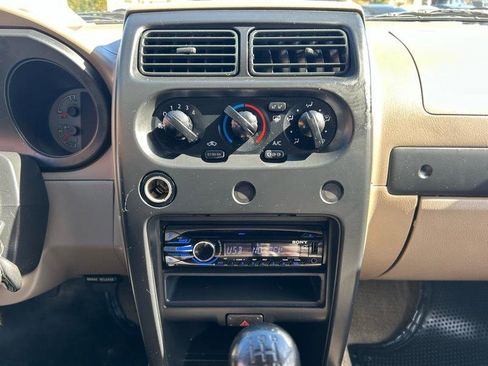 Used 2003 Nissan Frontier XE image 12