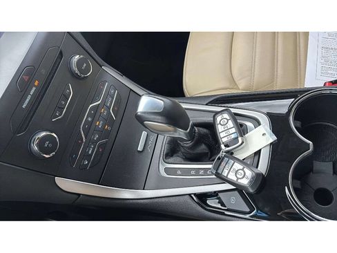 Used 2017 Ford Edge SEL w/ Equipment Group 201A AWD/4WD image 21