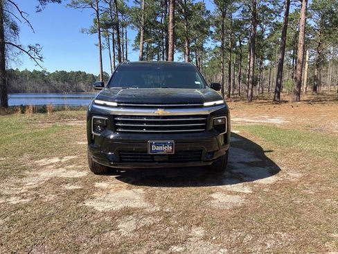 New 2026 Chevrolet Traverse High Country w/ LPO, Floor Liner Package AWD/4WD image 6