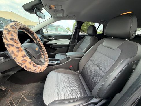 Used 2024 Chevrolet Trax LT FWD image 21