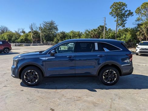 Certified 2024 Kia Sorento S w/ Panoramic Sunroof Package image 6