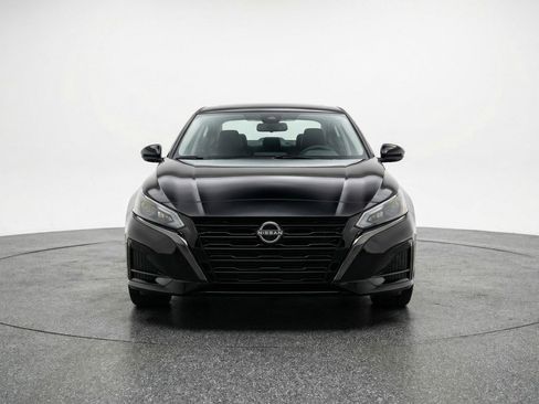 Used 2025 Nissan Altima 2.5 SV image 2