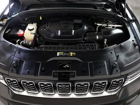 Used 2023 Jeep Grand Cherokee Summit w/ Luxury Tech Group V AWD/4WD image 39