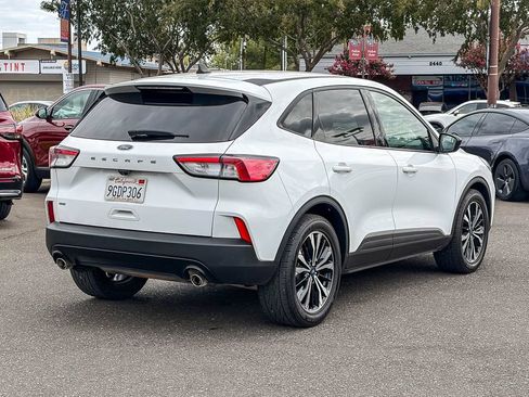 Used 2022 Ford Escape SE w/ SE Sport Appearance Package FWD image 4