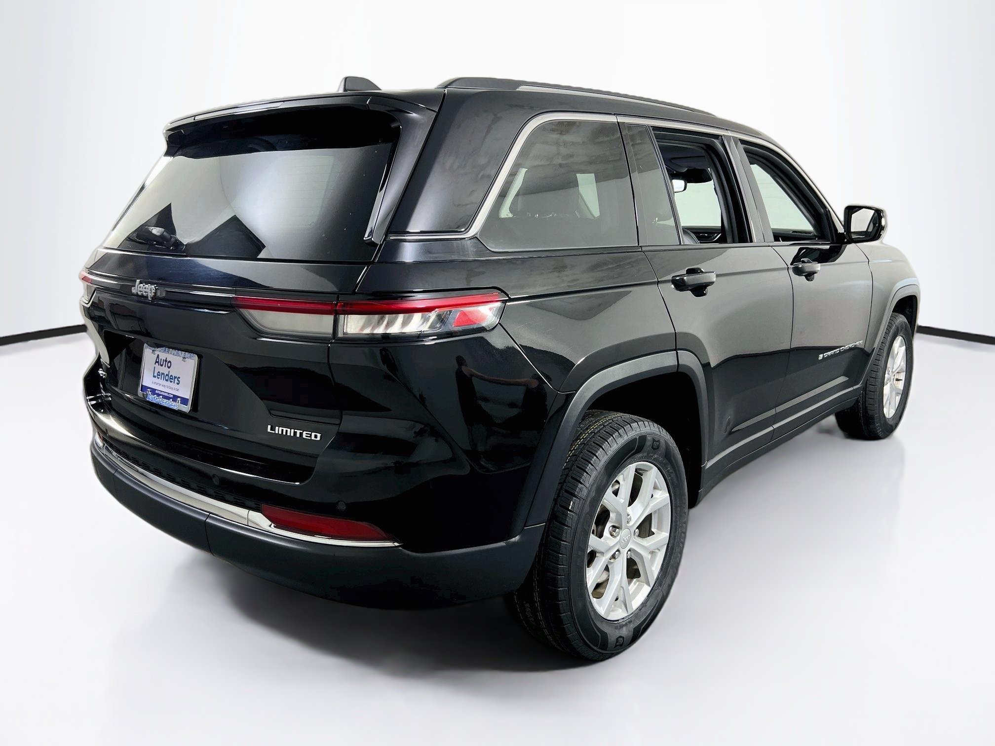 Used 2023 Jeep Grand Cherokee Limited AWD/4WD image 5