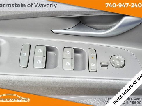 Used 2024 Hyundai Elantra SEL image 17