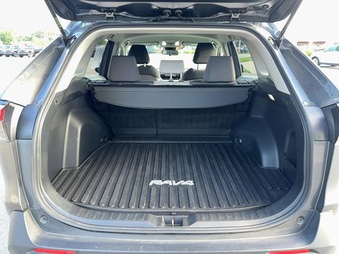 Used 2022 Toyota RAV4 XLE image 7