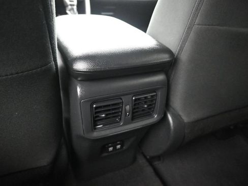 Used 2019 Toyota RAV4 XLE AWD/4WD image 19