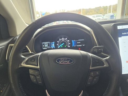 Used 2024 Ford Edge Titanium image 31