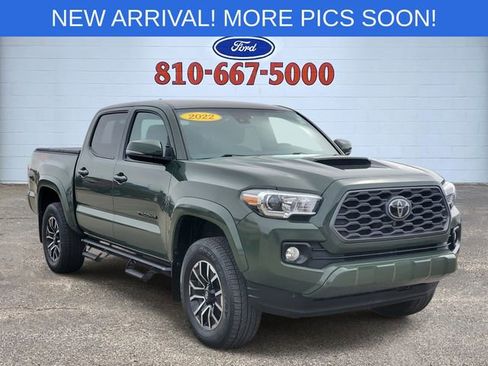 Used 2022 Toyota Tacoma TRD Sport w/ Technology Package image 2