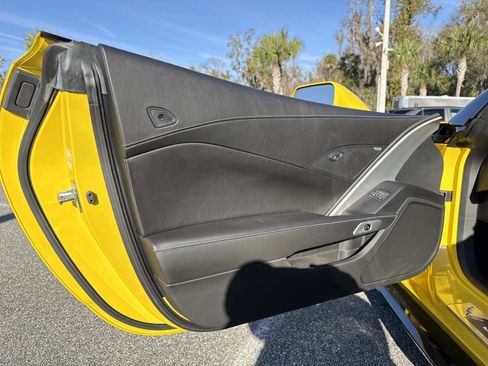 Used 2019 Chevrolet Corvette Stingray Coupe w/ Carbon Flash Badge Package image 20