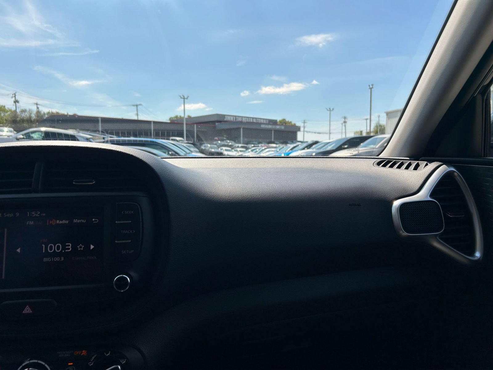 Used 2025 Kia Soul LX w/ LX Technology Package FWD image 29