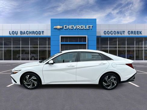 Used 2025 Hyundai Elantra SEL FWD image 5