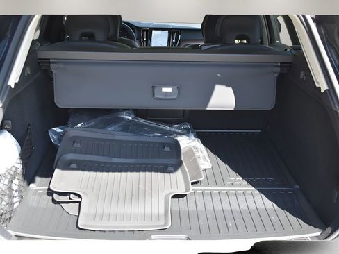 Certified 2024 Volvo XC60 T8 Plus w/ Protection Package Premier AWD/4WD image 25