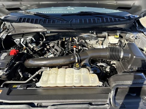 Used 2024 Ford Expedition XLT image 34