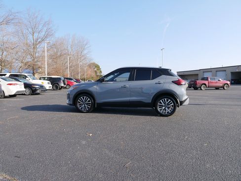 Used 2021 Nissan Kicks SV image 7