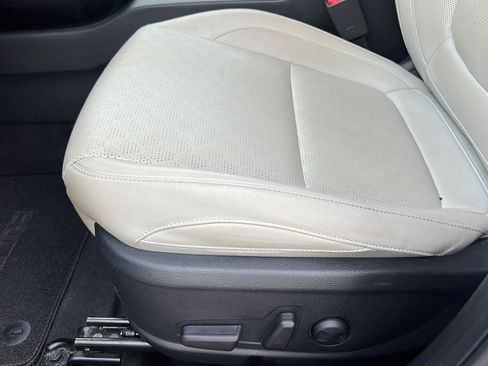 Certified 2021 Kia Seltos SX w/ SX Sunroof Package AWD/4WD image 17