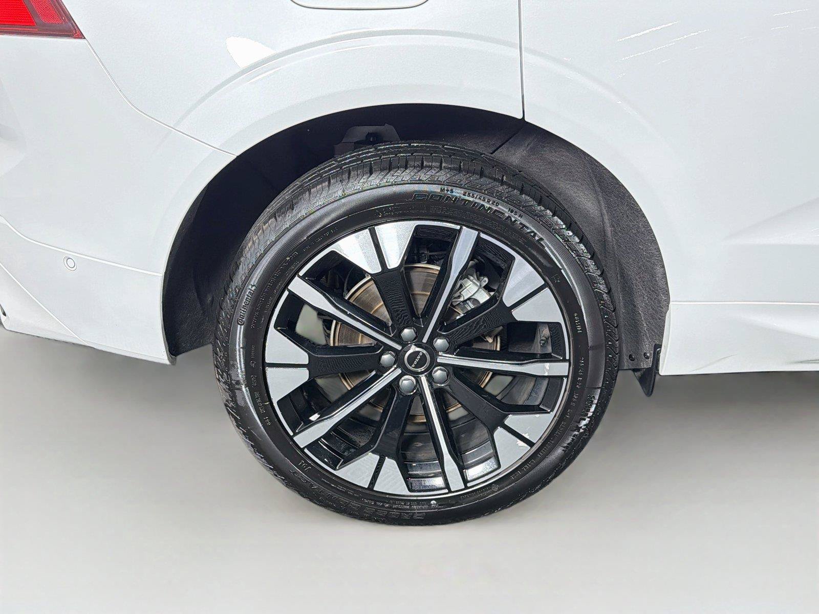 Used 2026 Volvo XC60 B5 Plus AWD/4WD image 34
