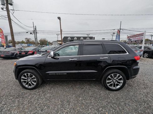 Used 2017 Jeep Grand Cherokee Overland AWD/4WD image 4