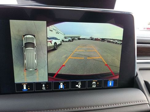 Used 2024 Chevrolet Suburban High Country image 25