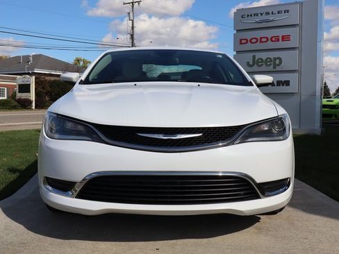 Used 2017 Chrysler 200 Limited Platinum w/ Comfort & Convenience Group image 4