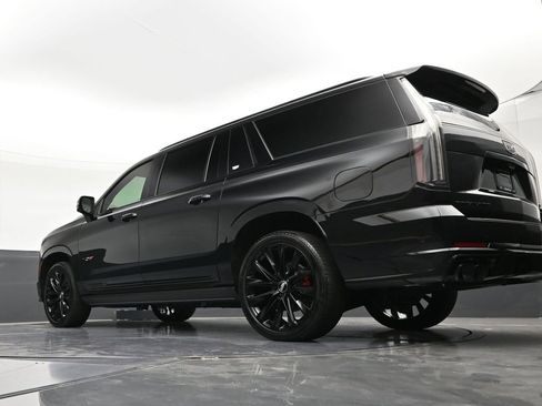 Certified 2025 Cadillac Escalade ESV V w/ LPO, ONYX Package image 23