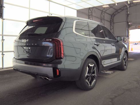 Used 2024 Kia Telluride S FWD image 7
