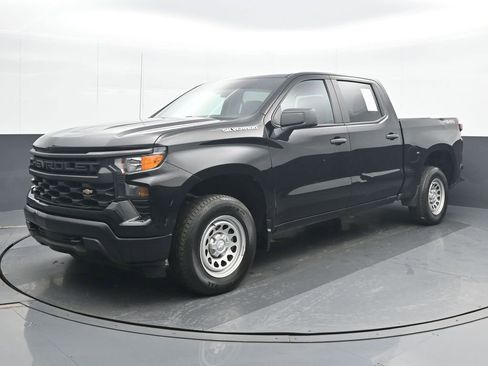 Used 2022 Chevrolet Silverado 1500 W/T w/ WT Convenience Package AWD/4WD image 2