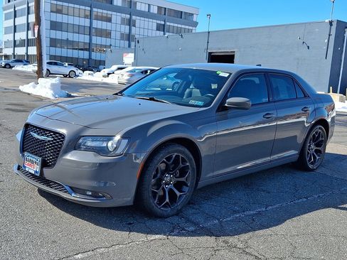 Used 2019 Chrysler 300 S image 3