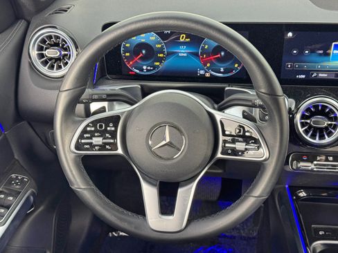 Used 2022 Mercedes-Benz GLB 250 w/ Premium Package Lite image 18