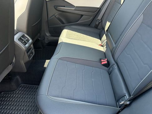 Used 2025 Volkswagen Taos SE w/ Panoramic Sunroof Package image 13