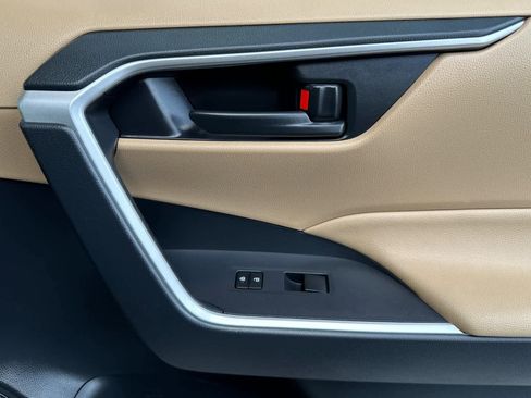 Used 2025 Toyota RAV4 LE AWD/4WD image 19