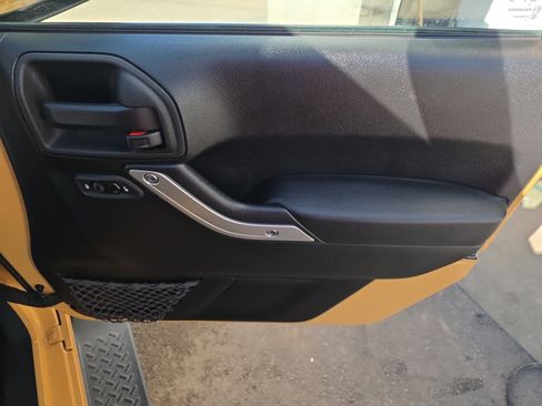 Used 2013 Jeep Wrangler Unlimited Sahara w/ Connectivity Group image 31