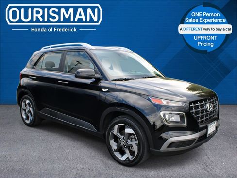 Used 2023 Hyundai Venue SEL FWD image 1